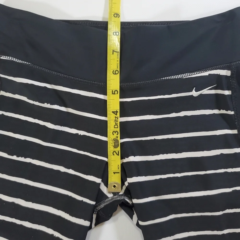 2447 * Nike Cropped Black White Stripe Compression Legging Pants Size S